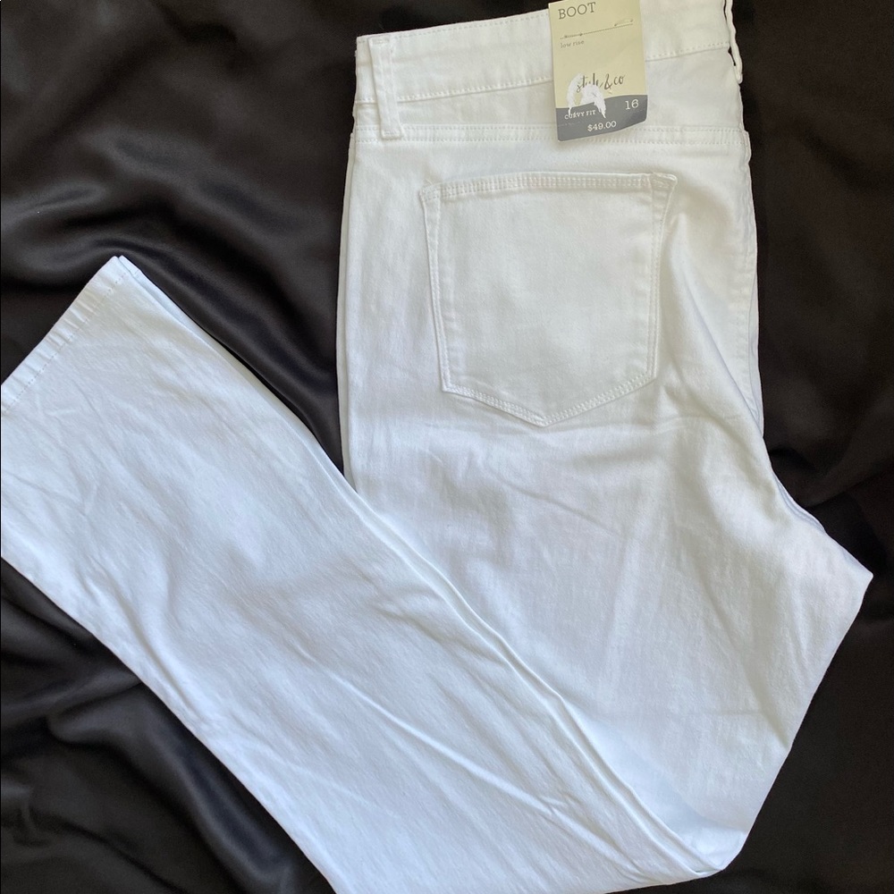 Style & Co. bright white boot/curvy jeans size 16